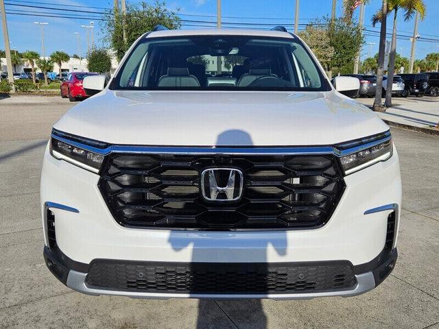 new 2025 Honda Pilot car, priced at $52,930