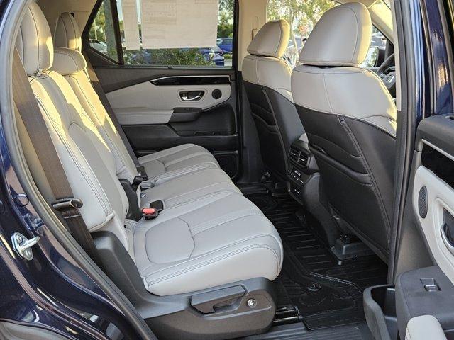 new 2025 Honda Pilot car, priced at $46,575