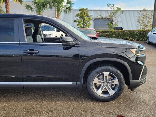 new 2025 Honda Pilot car, priced at $43,625