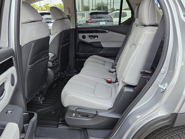 new 2025 Honda Pilot car, priced at $43,625