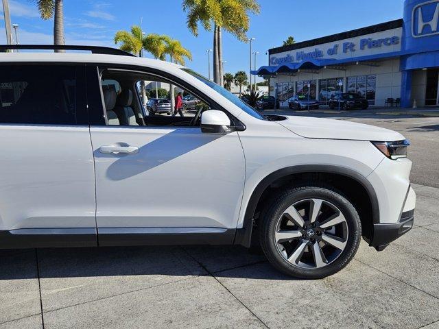 new 2025 Honda Pilot car, priced at $48,519