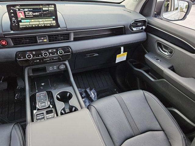 new 2025 Honda Pilot car, priced at $47,772