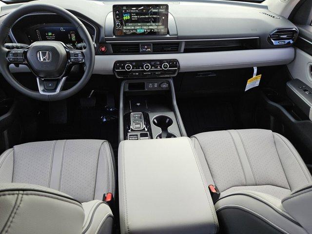 new 2025 Honda Pilot car, priced at $51,046