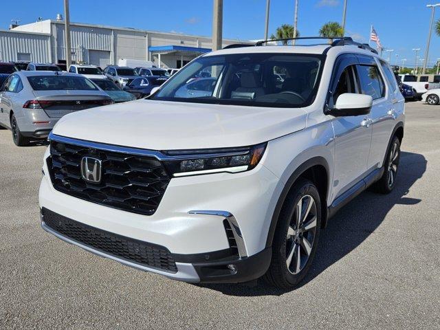 new 2025 Honda Pilot car, priced at $52,308