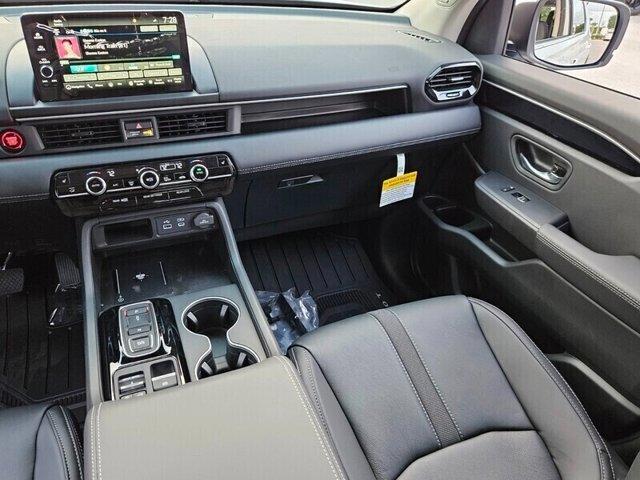 new 2025 Honda Pilot car, priced at $46,740