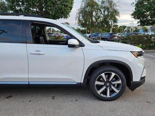 new 2025 Honda Pilot car, priced at $46,740