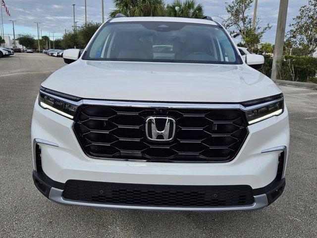 new 2025 Honda Pilot car, priced at $52,930