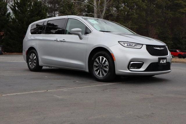 used 2022 Chrysler Pacifica Hybrid car, priced at $22,420