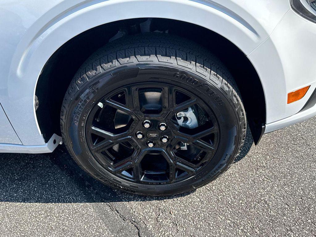 new 2025 Ford Maverick car, priced at $43,220