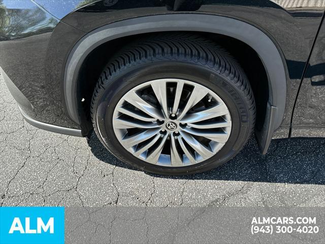used 2022 Toyota Highlander car, priced at $34,920