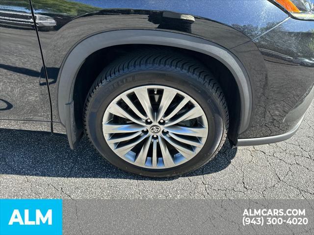 used 2022 Toyota Highlander car, priced at $34,920