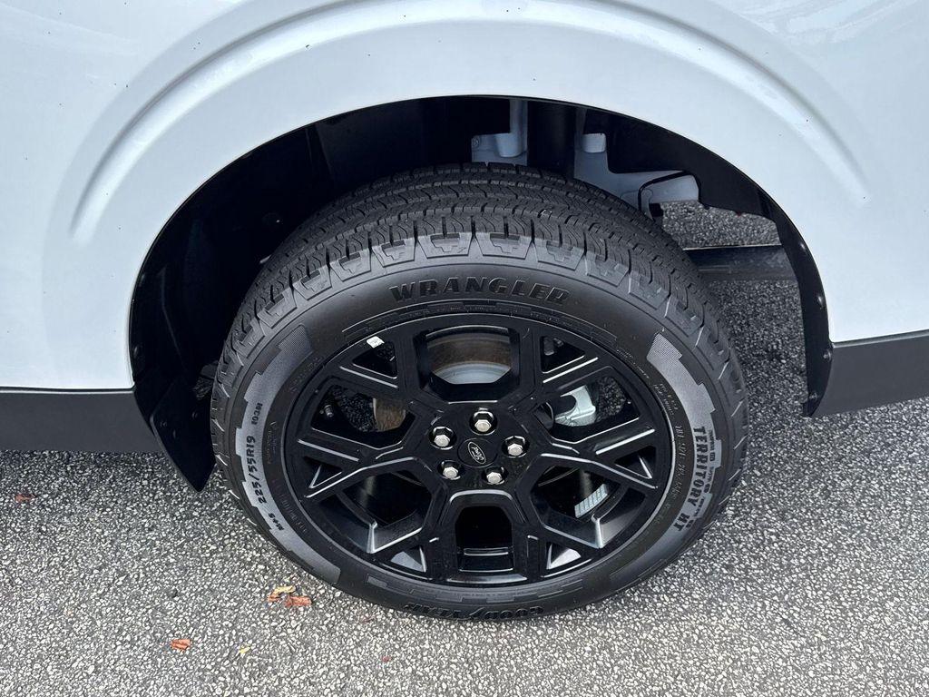 new 2025 Ford Maverick car, priced at $37,540