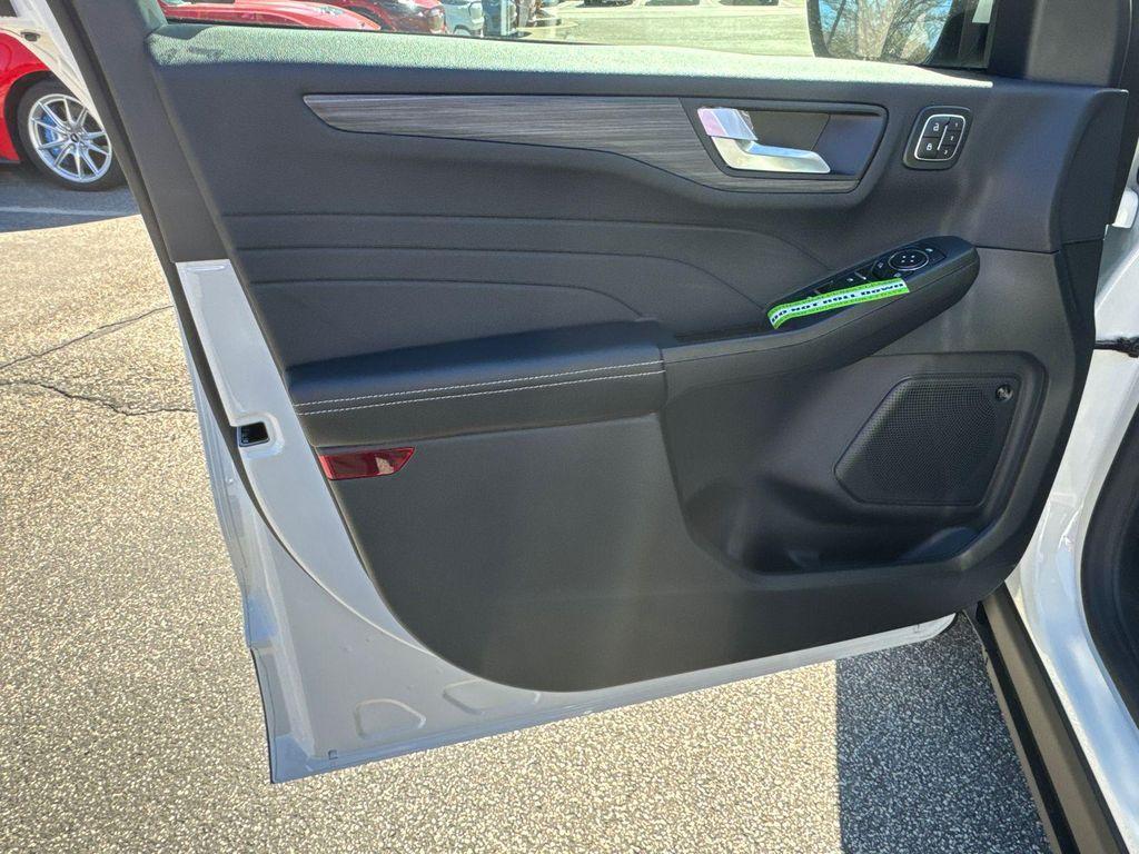 new 2025 Ford Escape PHEV car, priced at $47,015
