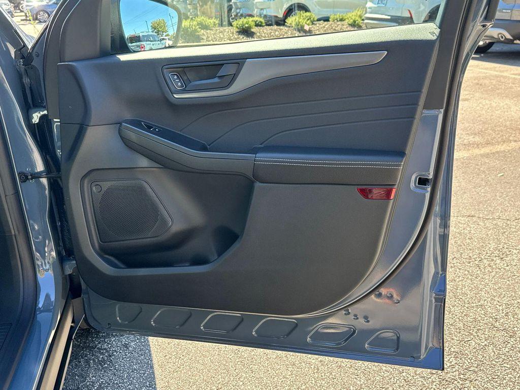new 2025 Ford Escape car, priced at $30,980