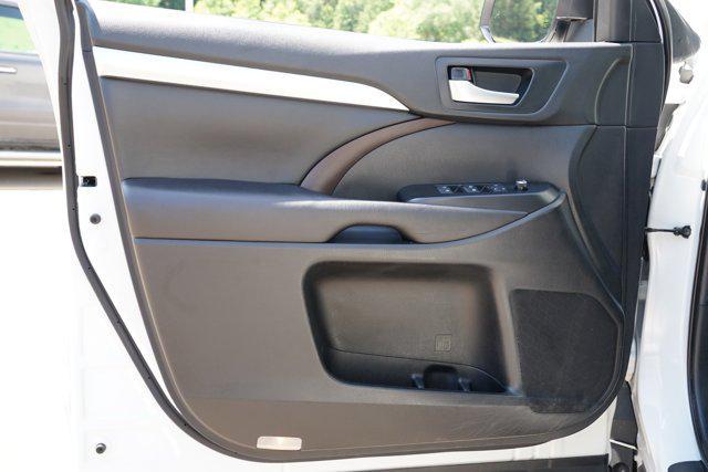 used 2019 Toyota Highlander car, priced at $25,999