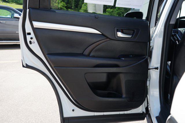 used 2019 Toyota Highlander car, priced at $25,999