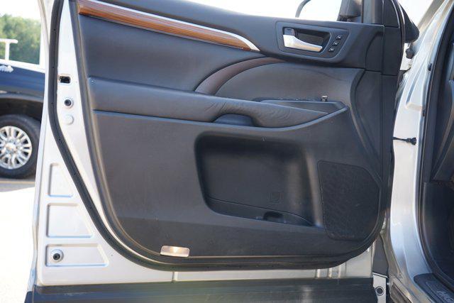 used 2017 Toyota Highlander car, priced at $19,799