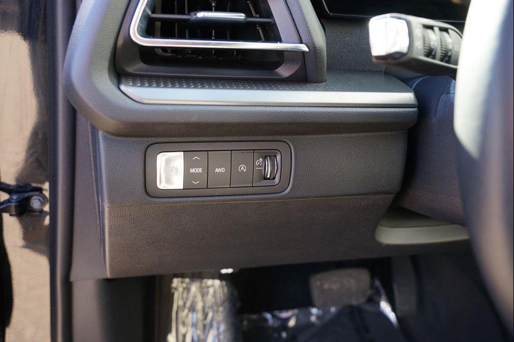 used 2025 Chevrolet Traverse car, priced at $37,941