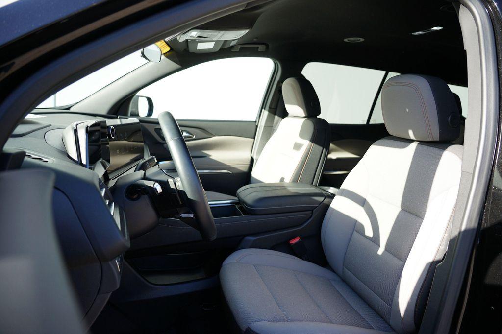 used 2025 Chevrolet Traverse car, priced at $37,941