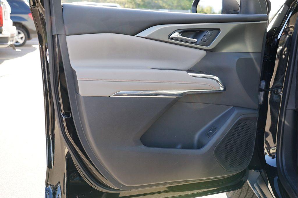 used 2025 Chevrolet Traverse car, priced at $37,941