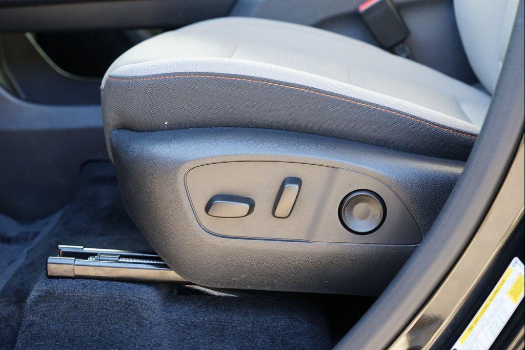 used 2025 Chevrolet Traverse car, priced at $37,941
