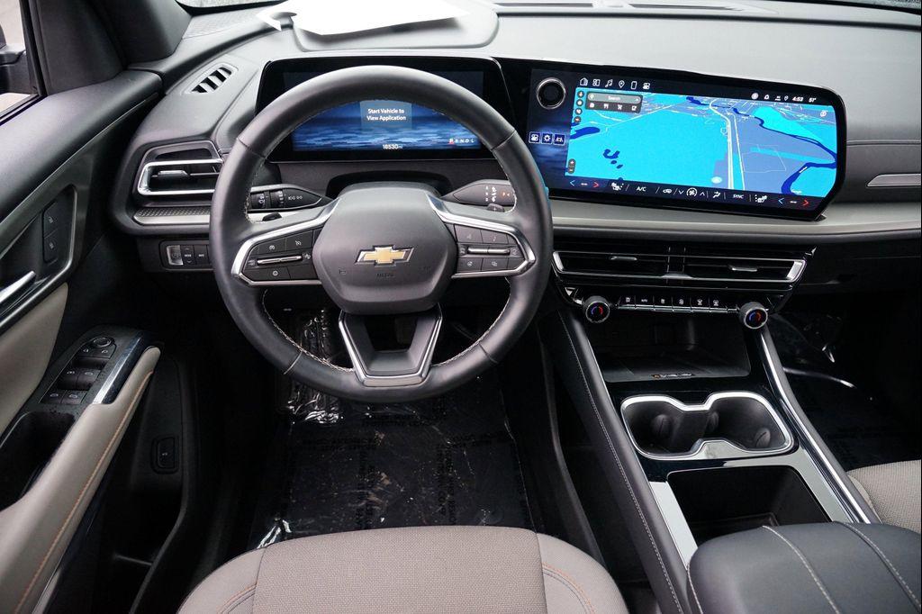 used 2025 Chevrolet Traverse car, priced at $37,112