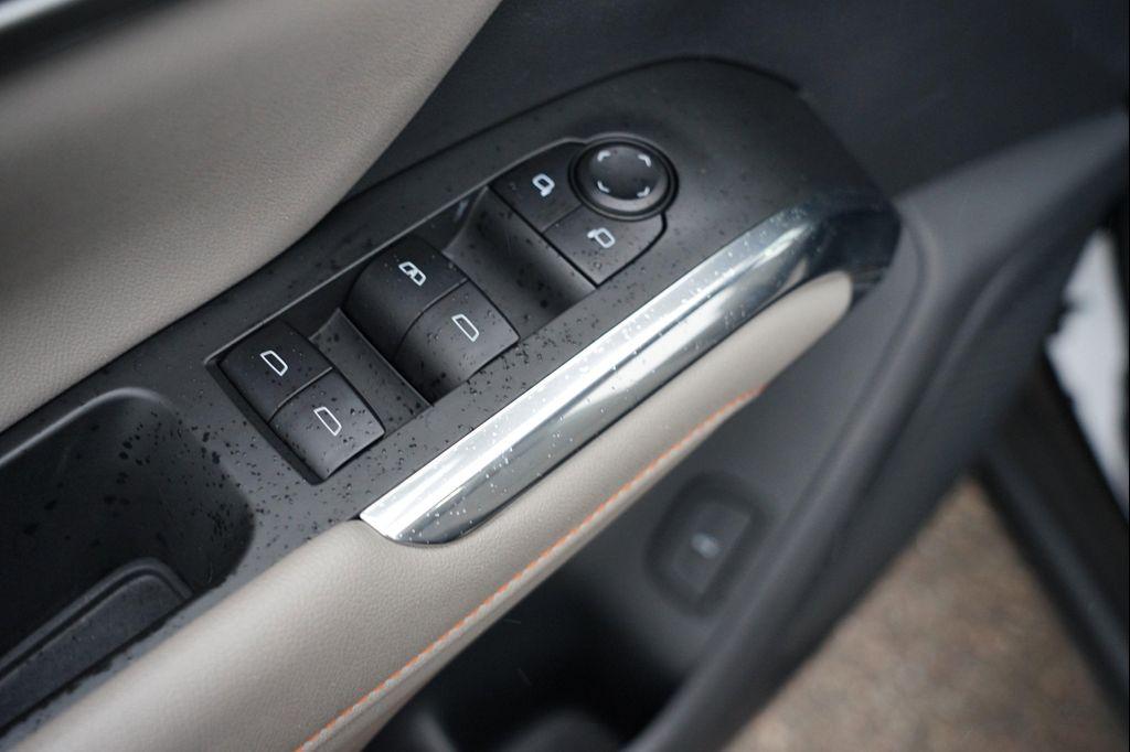 used 2025 Chevrolet Traverse car, priced at $37,112