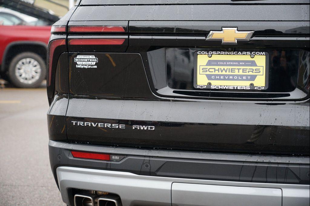 used 2025 Chevrolet Traverse car, priced at $37,112