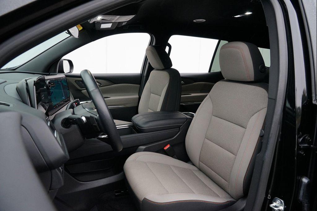 used 2025 Chevrolet Traverse car, priced at $37,112