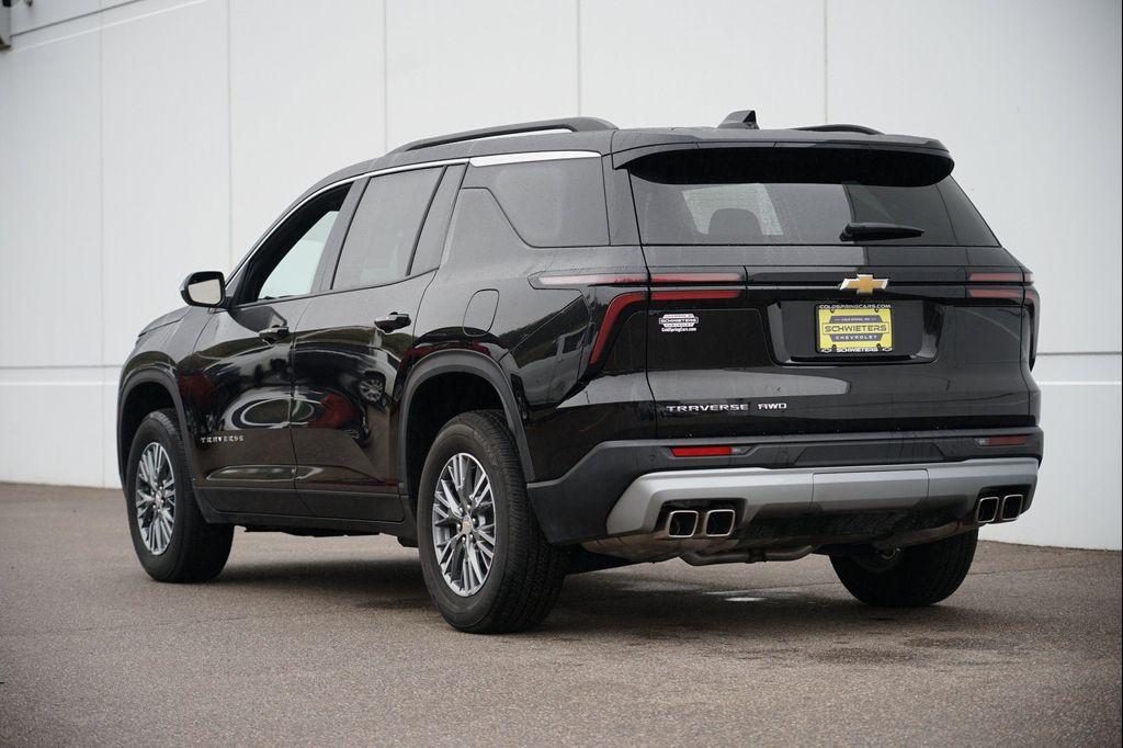used 2025 Chevrolet Traverse car, priced at $37,112