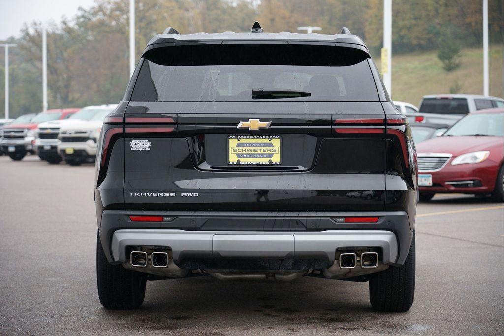 used 2025 Chevrolet Traverse car, priced at $37,112