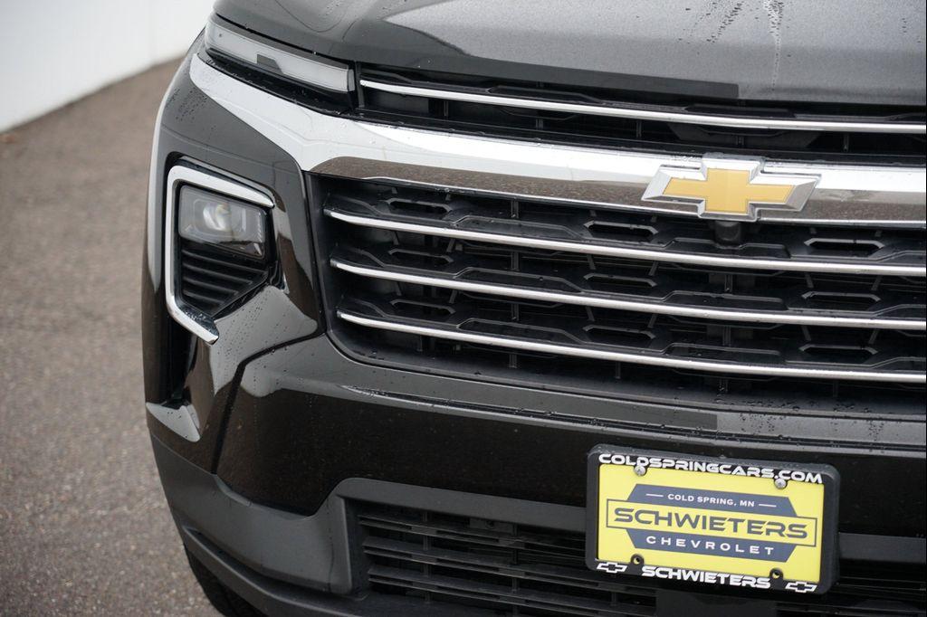 used 2025 Chevrolet Traverse car, priced at $37,112