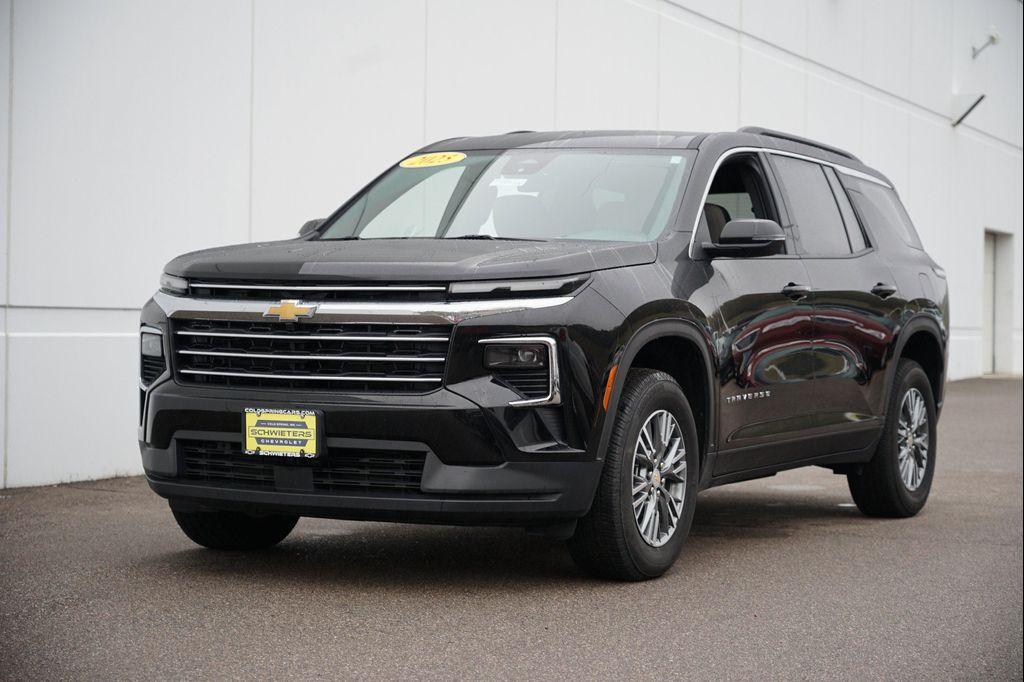 used 2025 Chevrolet Traverse car, priced at $37,112