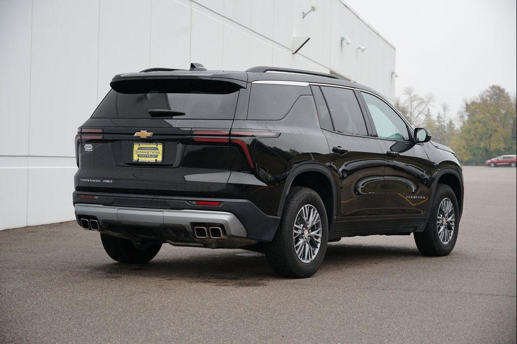 used 2025 Chevrolet Traverse car, priced at $37,112