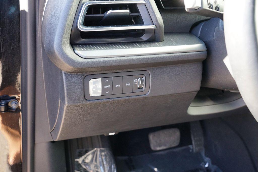 used 2025 Chevrolet Traverse car, priced at $37,925