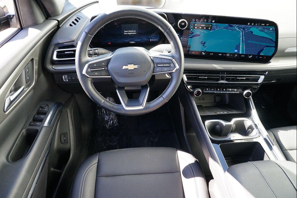 used 2025 Chevrolet Traverse car, priced at $37,925