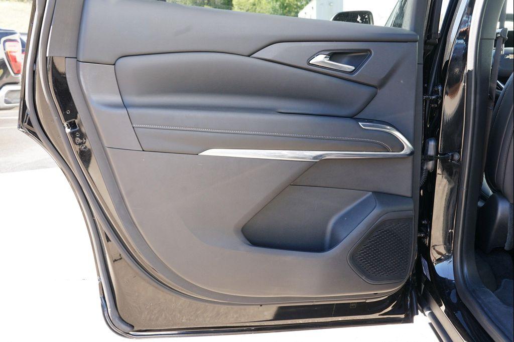 used 2025 Chevrolet Traverse car, priced at $37,925