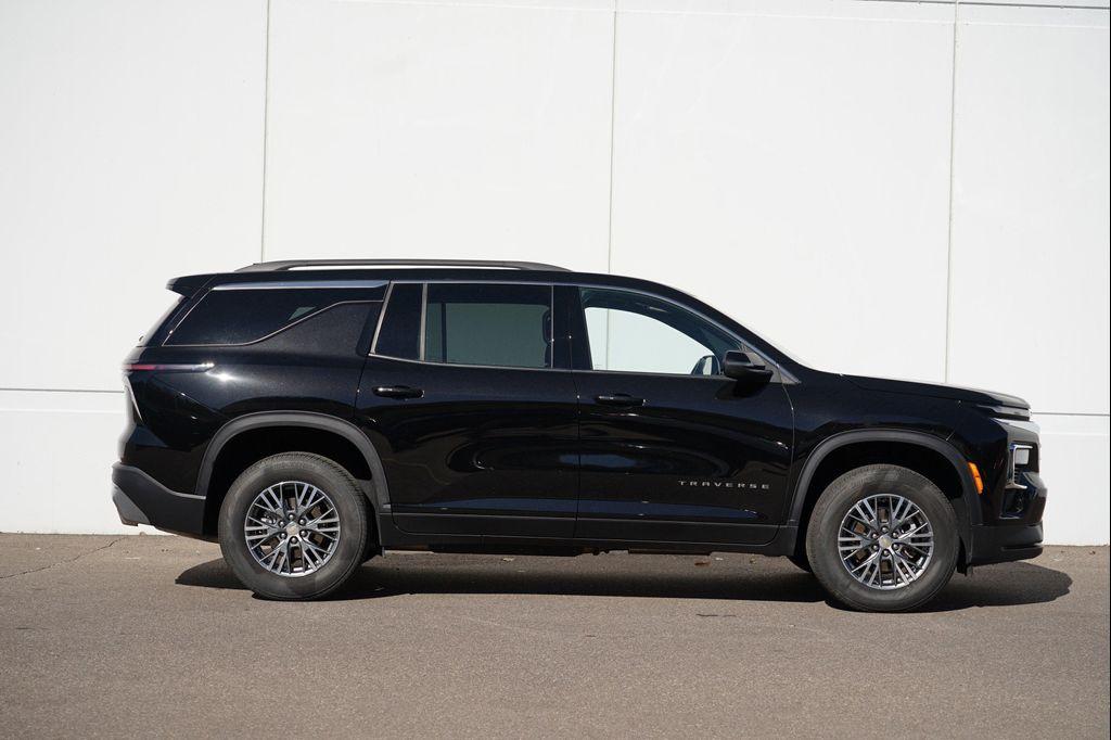 used 2025 Chevrolet Traverse car, priced at $37,925
