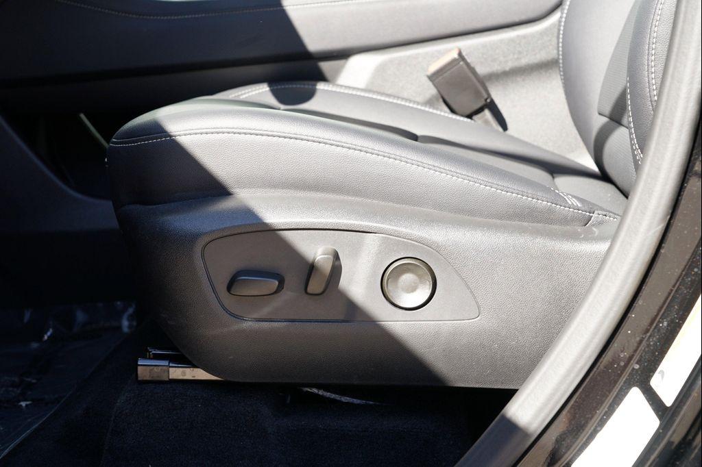 used 2025 Chevrolet Traverse car, priced at $37,925