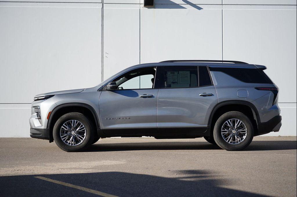 used 2025 Chevrolet Traverse car, priced at $37,711