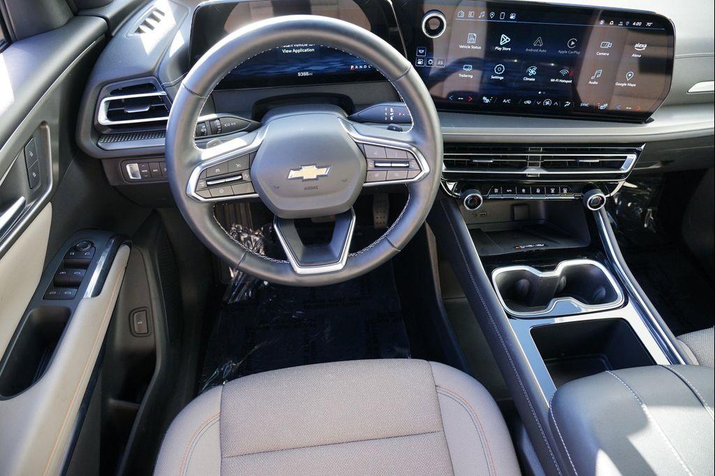 used 2025 Chevrolet Traverse car, priced at $37,711