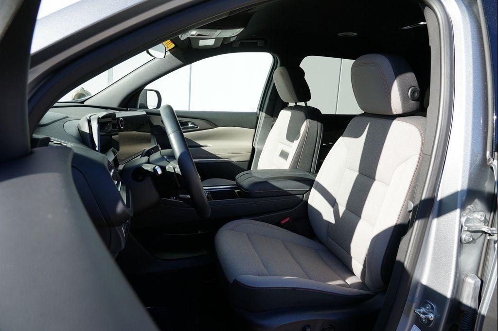 used 2025 Chevrolet Traverse car, priced at $37,711