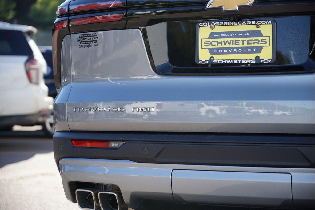 used 2025 Chevrolet Traverse car, priced at $37,711