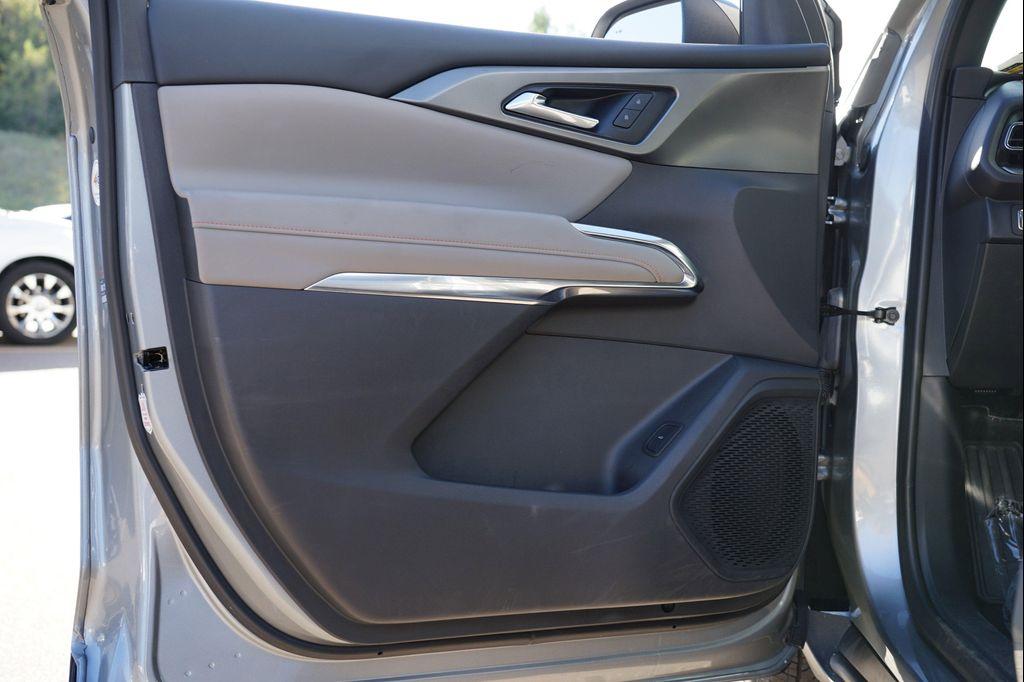 used 2025 Chevrolet Traverse car, priced at $37,711