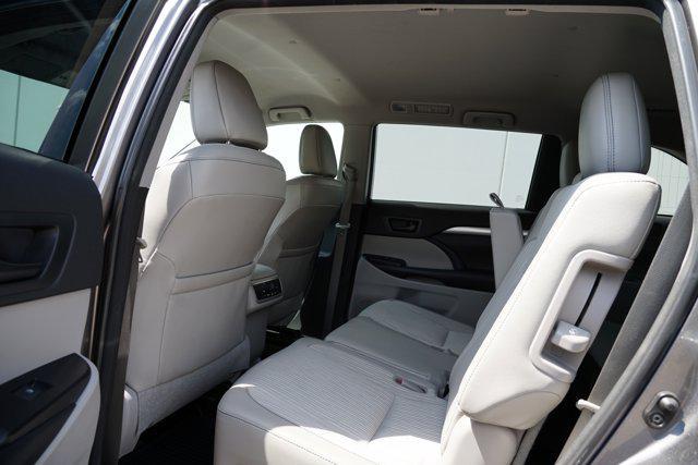 used 2018 Toyota Highlander car, priced at $17,797