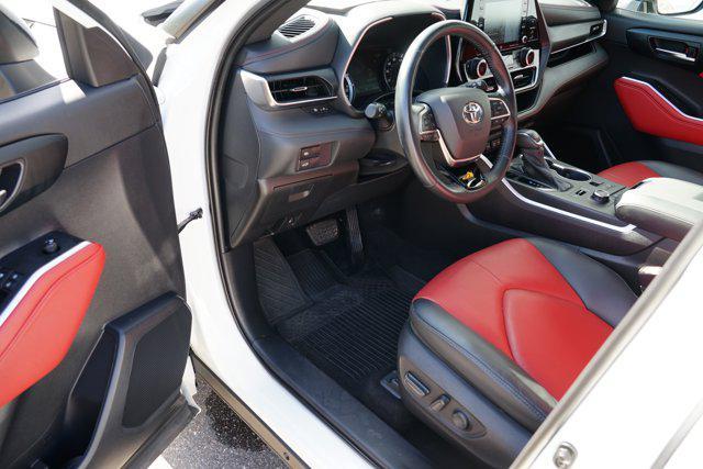 used 2021 Toyota Highlander car, priced at $35,990