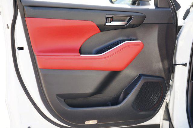 used 2021 Toyota Highlander car, priced at $35,990