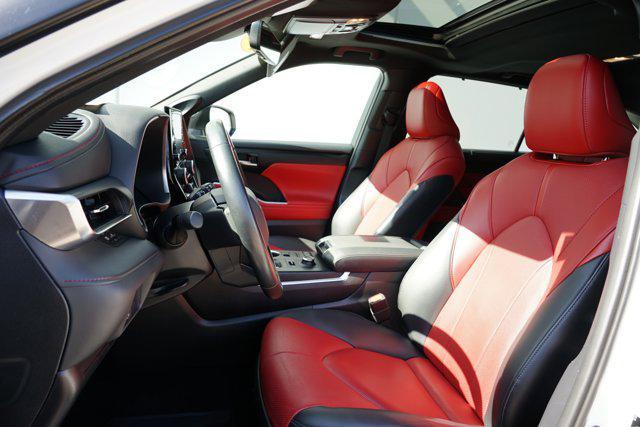 used 2021 Toyota Highlander car, priced at $35,990