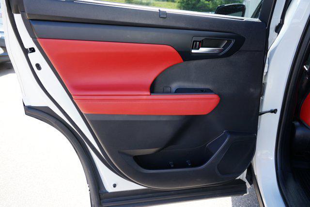 used 2021 Toyota Highlander car, priced at $35,990