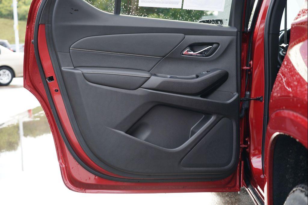 used 2023 Chevrolet Traverse car, priced at $39,403